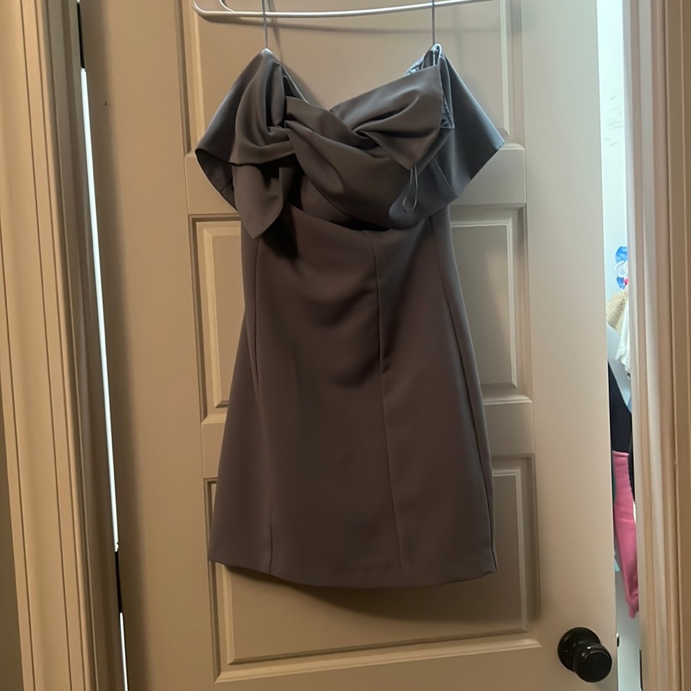 women’s beautiful strapless dress size small